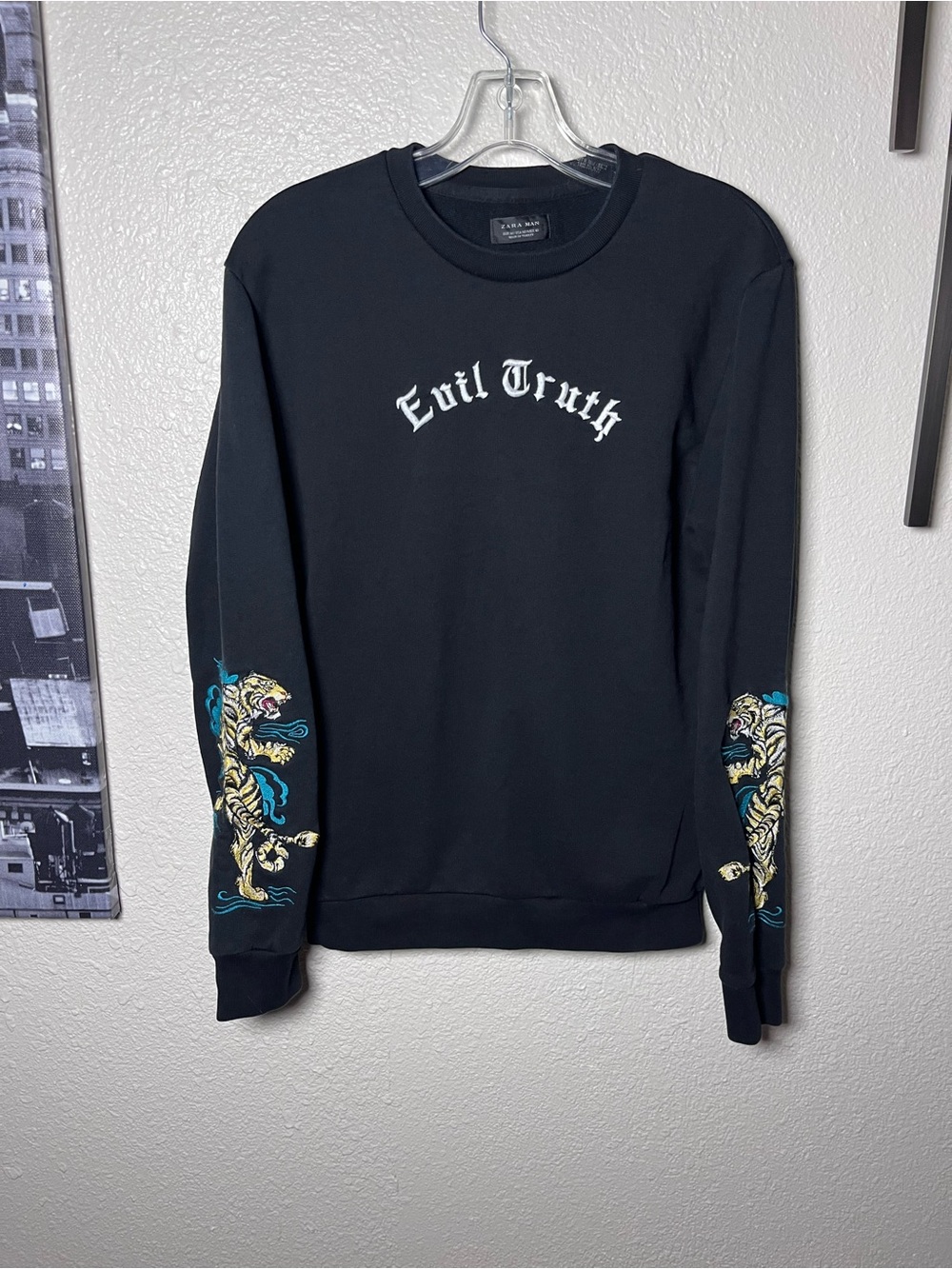 Zara Man Black Crewneck Sweater with Sleeve embroidered Tiger Graphics